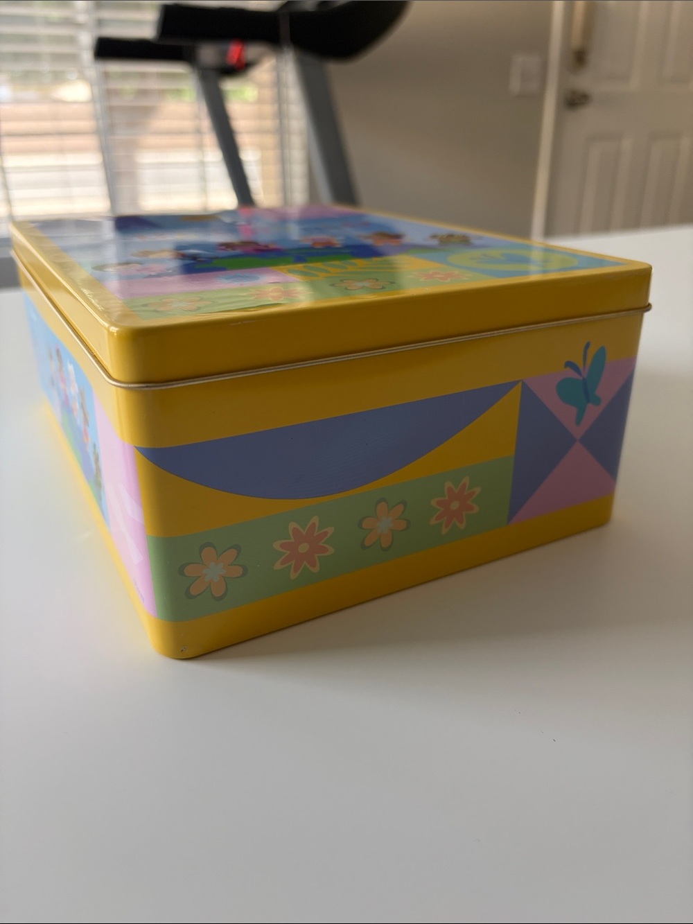 Disney Small World Tin Box - Picture 2 of 8